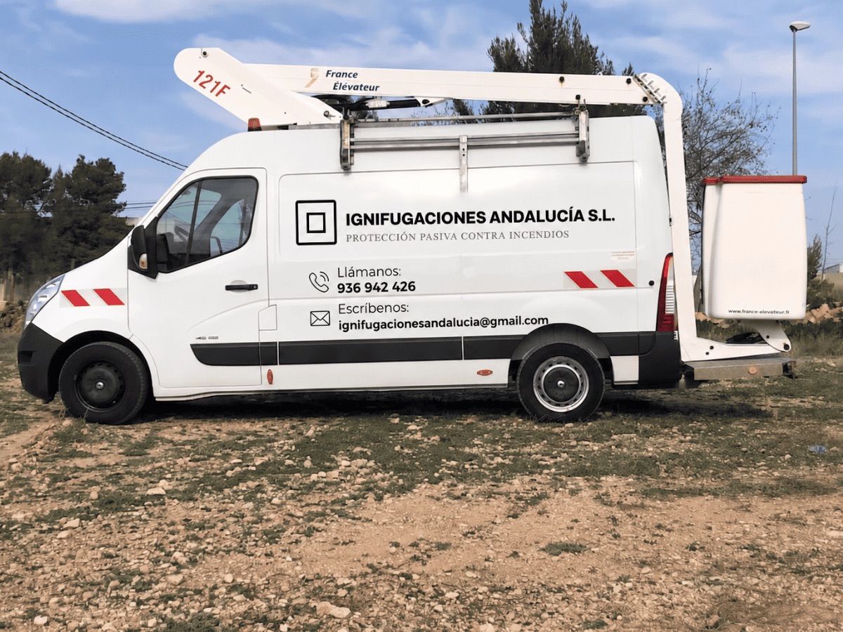 Furgoneta de Ignifugaciones Andalucía, empresa de protección pasiva contra incendios